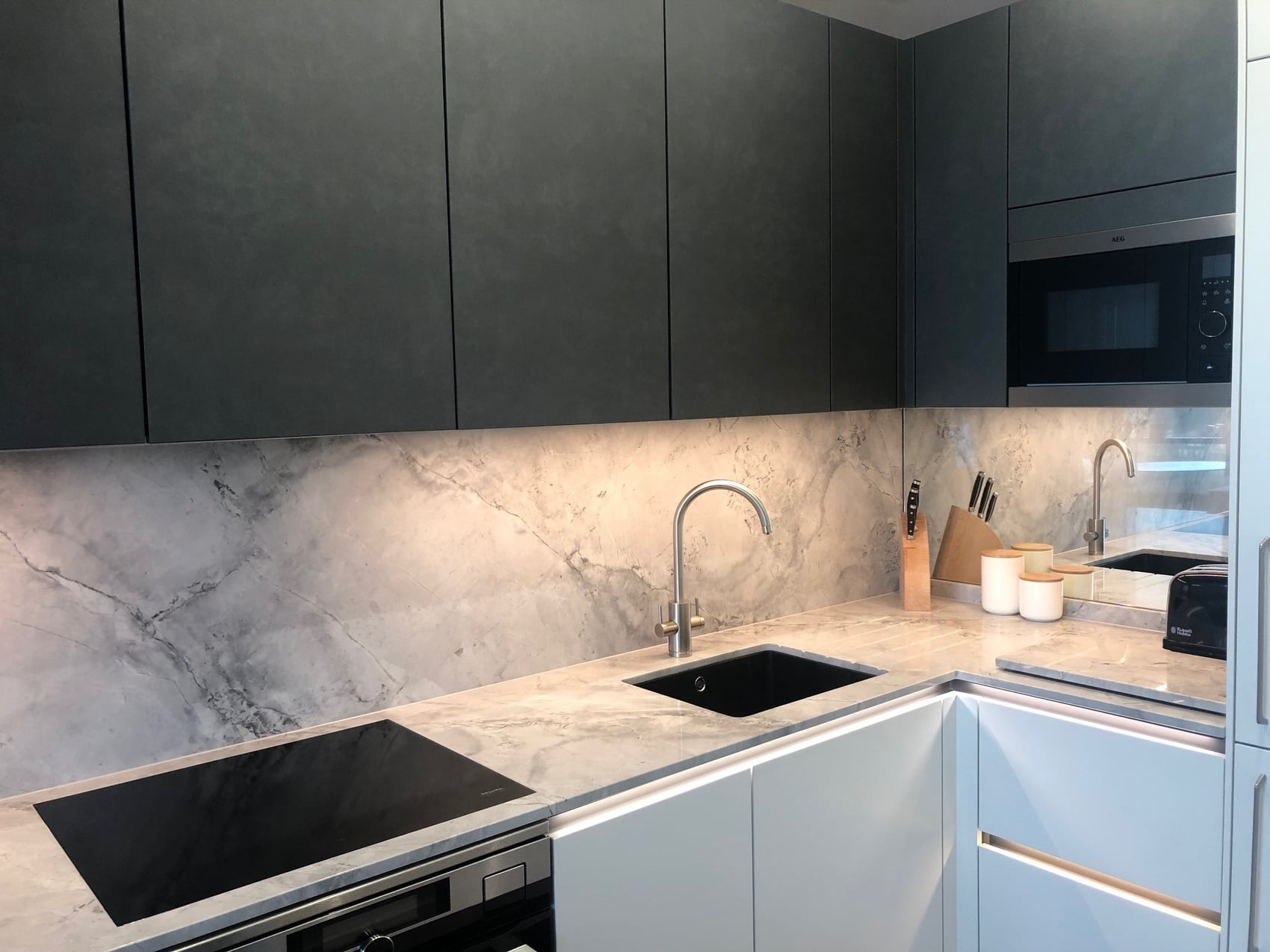 Compact contemporary kitchen, completed work and details, photograph 1