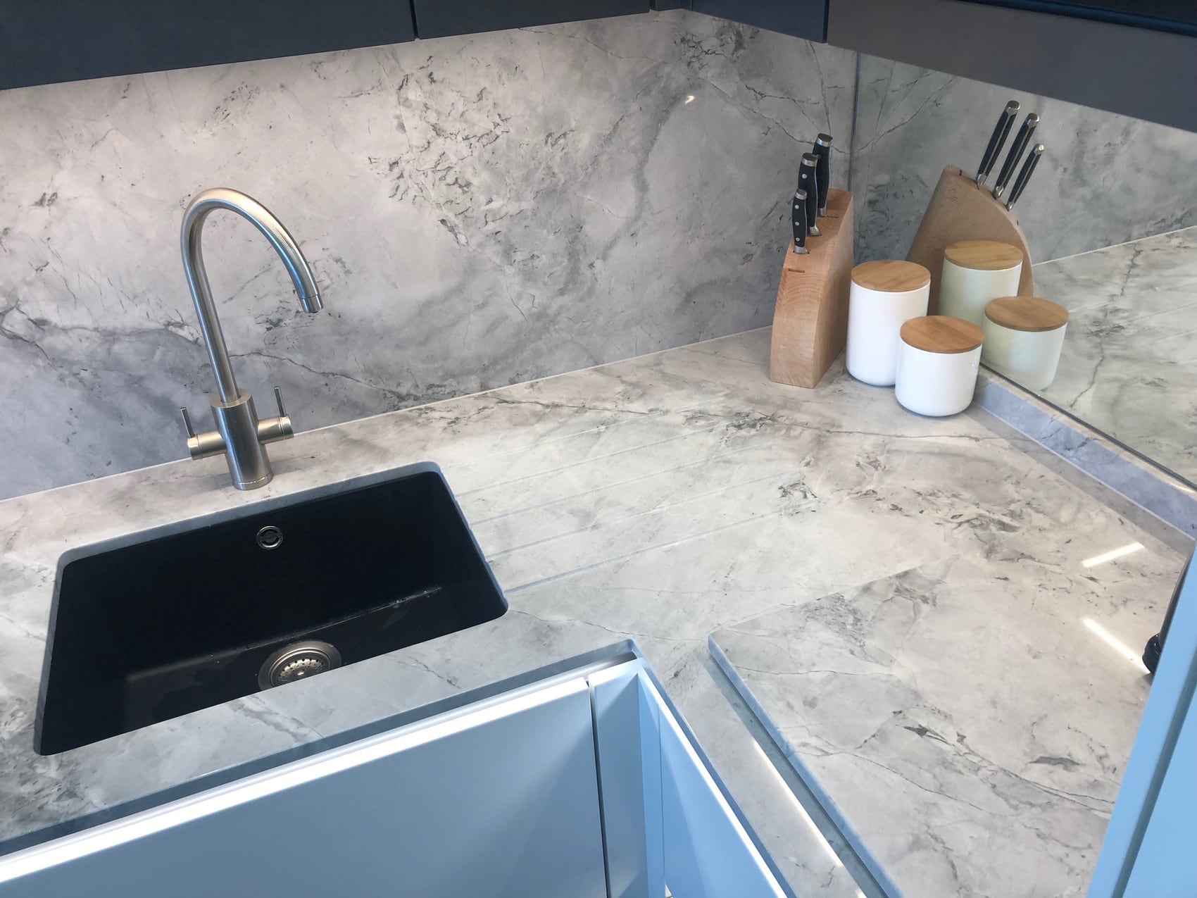 Compact contemporary kitchen, completed work and details, photograph 5