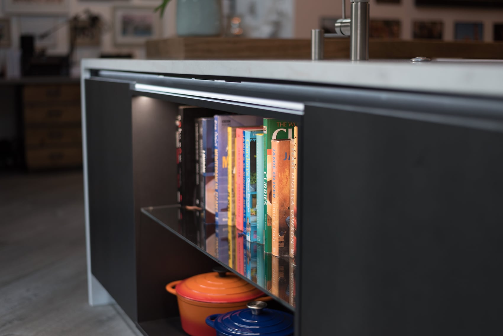 Contemporary island kitchen, completed work and details, photograph 4
