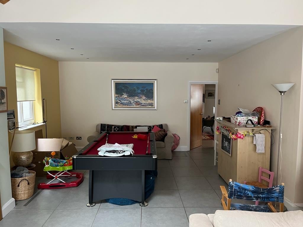 Open-plan kitchen, before renovation, photograph 5